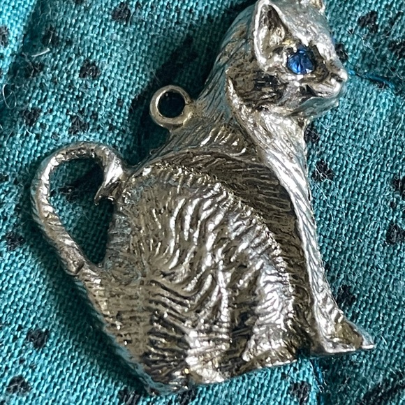 Charm, sterling silver cat - Picture 1 of 2